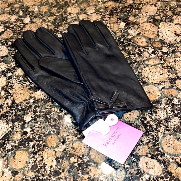 kate spade Accessories - NEW KATE SPADE REAL LEATHER GLOVES WITH MINI BOW SIZE M
